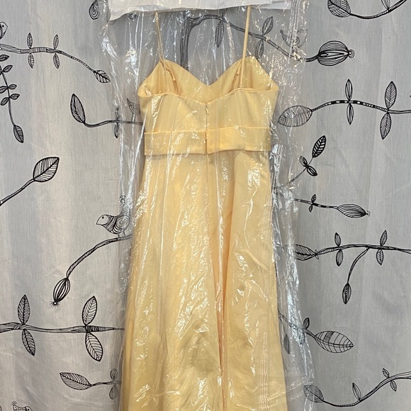 David's Bridal (size 4) Yellow Prom Dress - Picture 2 of 6